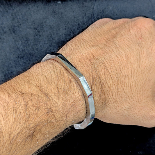 Hexagone Armlet